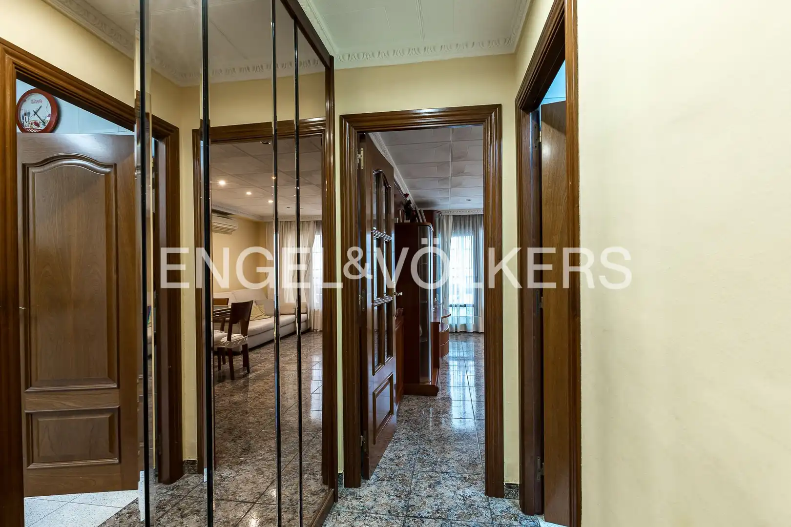 Piso en venta en Barcelona con Calefacción y Balcón