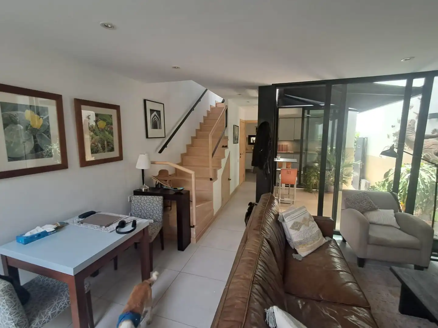 Sala d'estar de Casa adosada en venda en Granadilla de Abona amb Jardí privat, Terrassa i Moblat