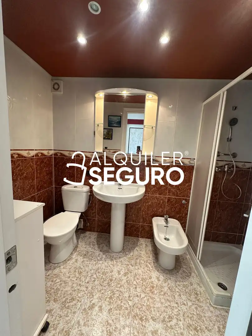 Bathroom of Flat for rent in Torremolinos  with Air Conditioner, Swimming Pool and Furnished