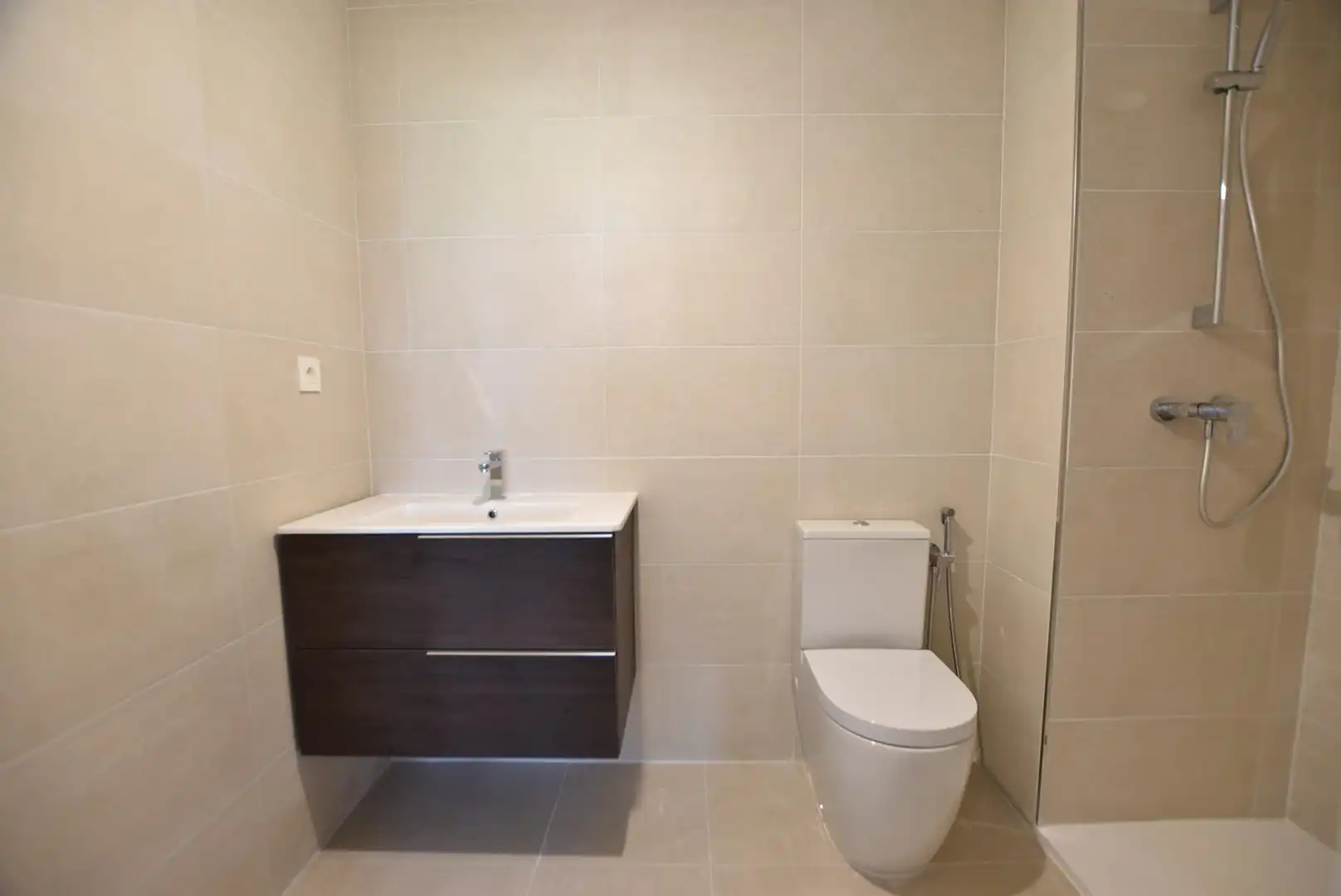 Baño de Piso de alquiler en Granada con Calefacción, Terraza y Piscina comunitaria