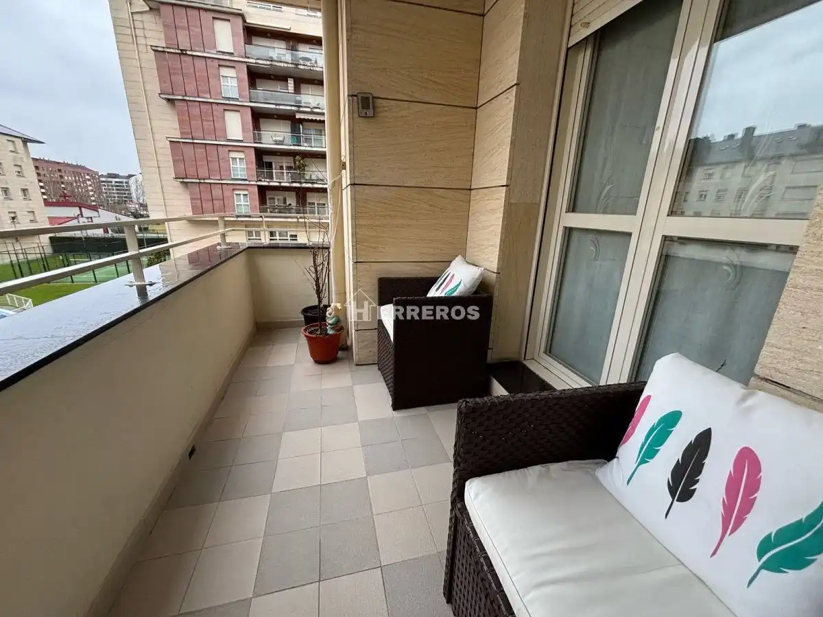 Terrassa de Pis en venda en  Logroño amb Calefacció, Parquet i Terrassa