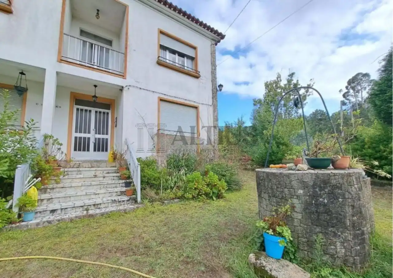 Vista exterior de Casa o chalet en venta en Boiro con Calefacción, Jardín privado y Amueblado