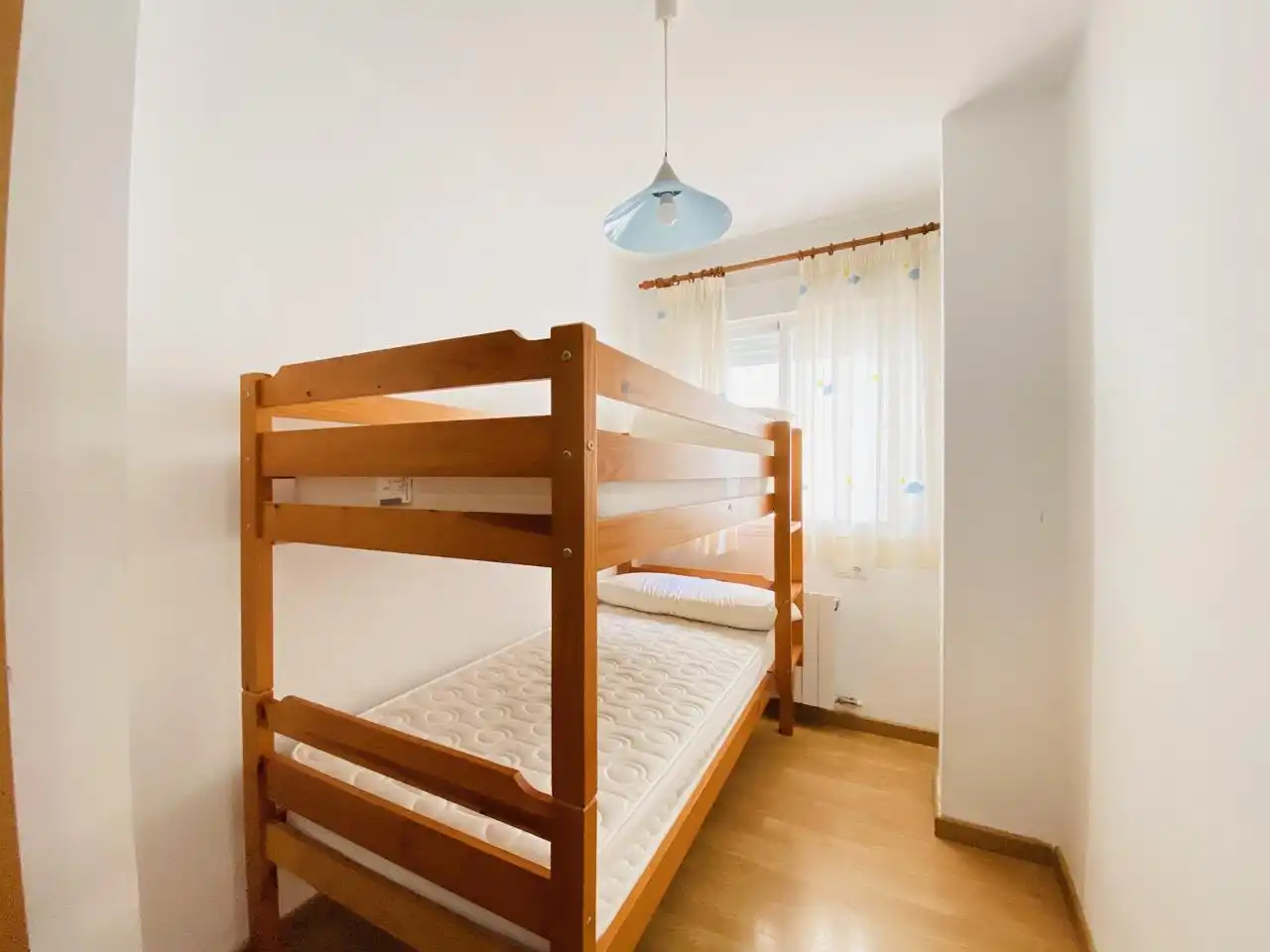 Schlafzimmer von Erdgeschoss zum Verkauf in Cájar mit Klimaanlage, Heizung und Terrasse