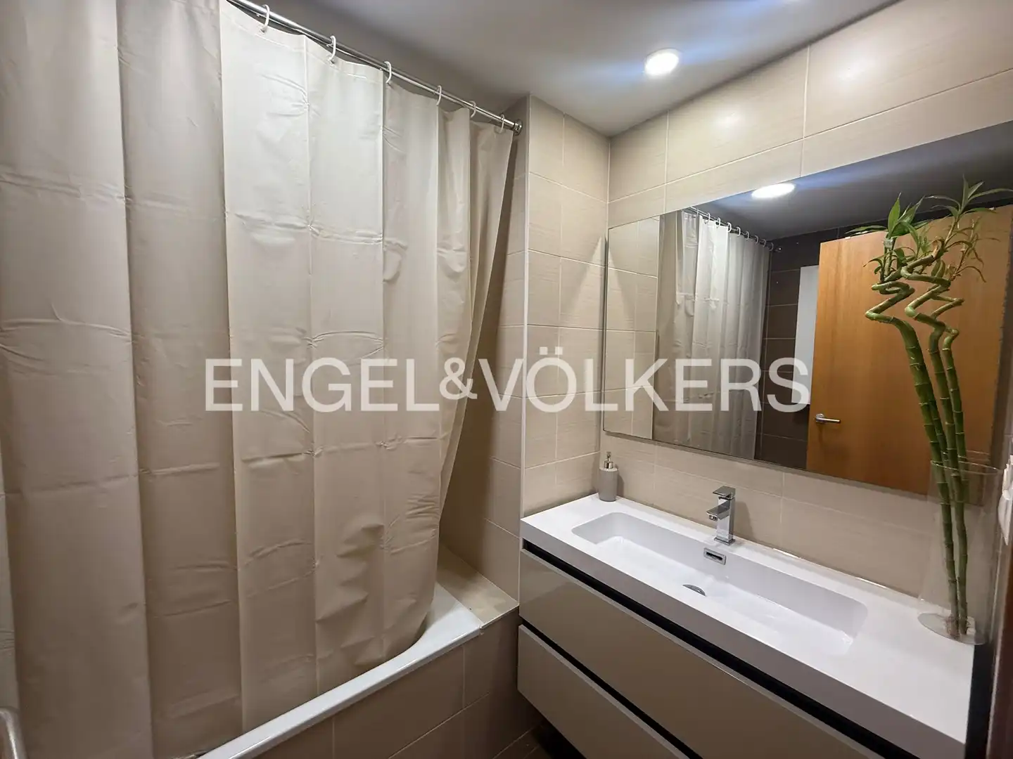 Bathroom of Flat for rent in Paiporta  with Air Conditioner and Heating