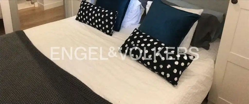 Dormitori de Pis de lloguer en Madrid amb Aire condicionat i Calefacció