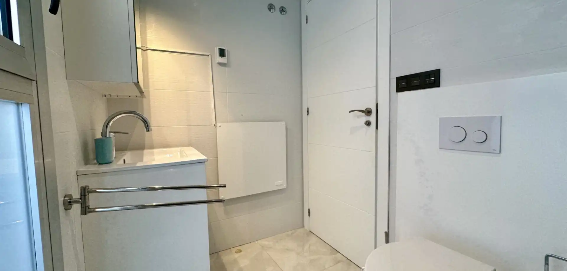 Bany de Casa o xalet en venda en Orihuela amb Aire condicionat, Jardí privat i Terrassa