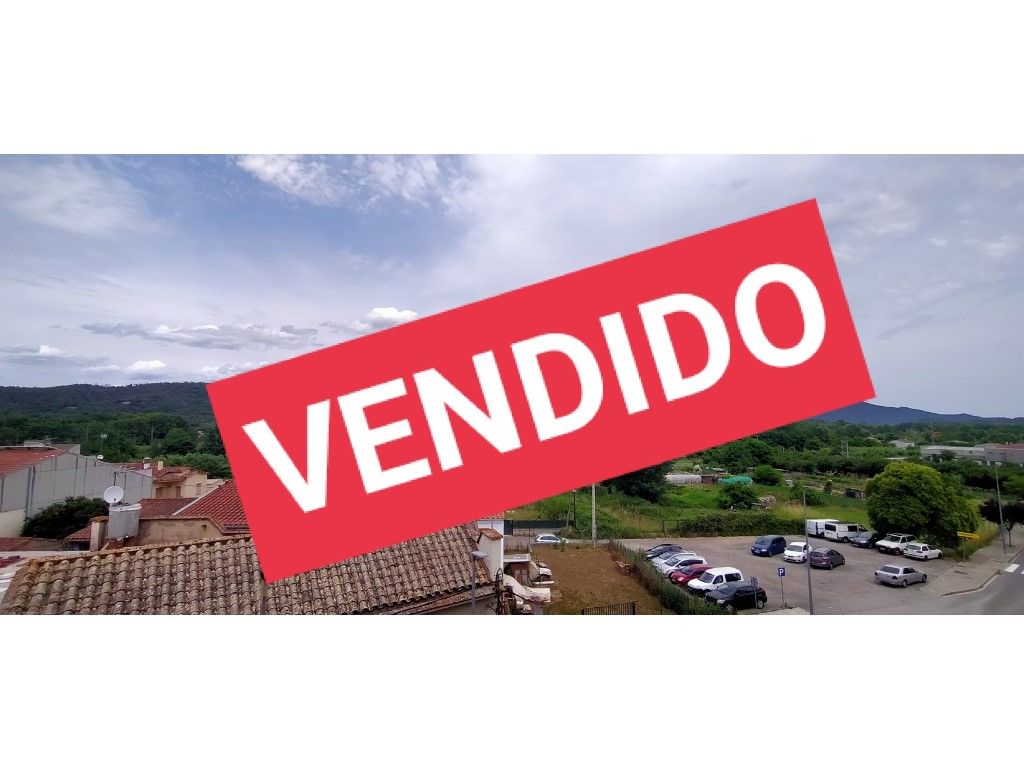 Flat for sale in Anglès