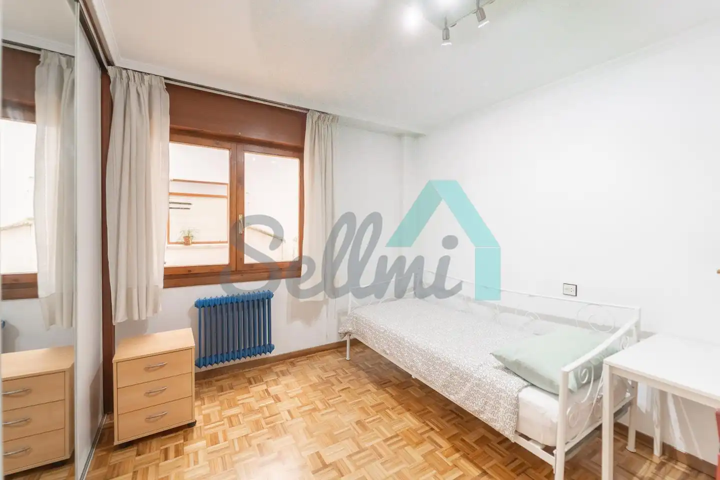 Bedroom of Flat for rent in Oviedo   with Heating, Parquet flooring and Terrace