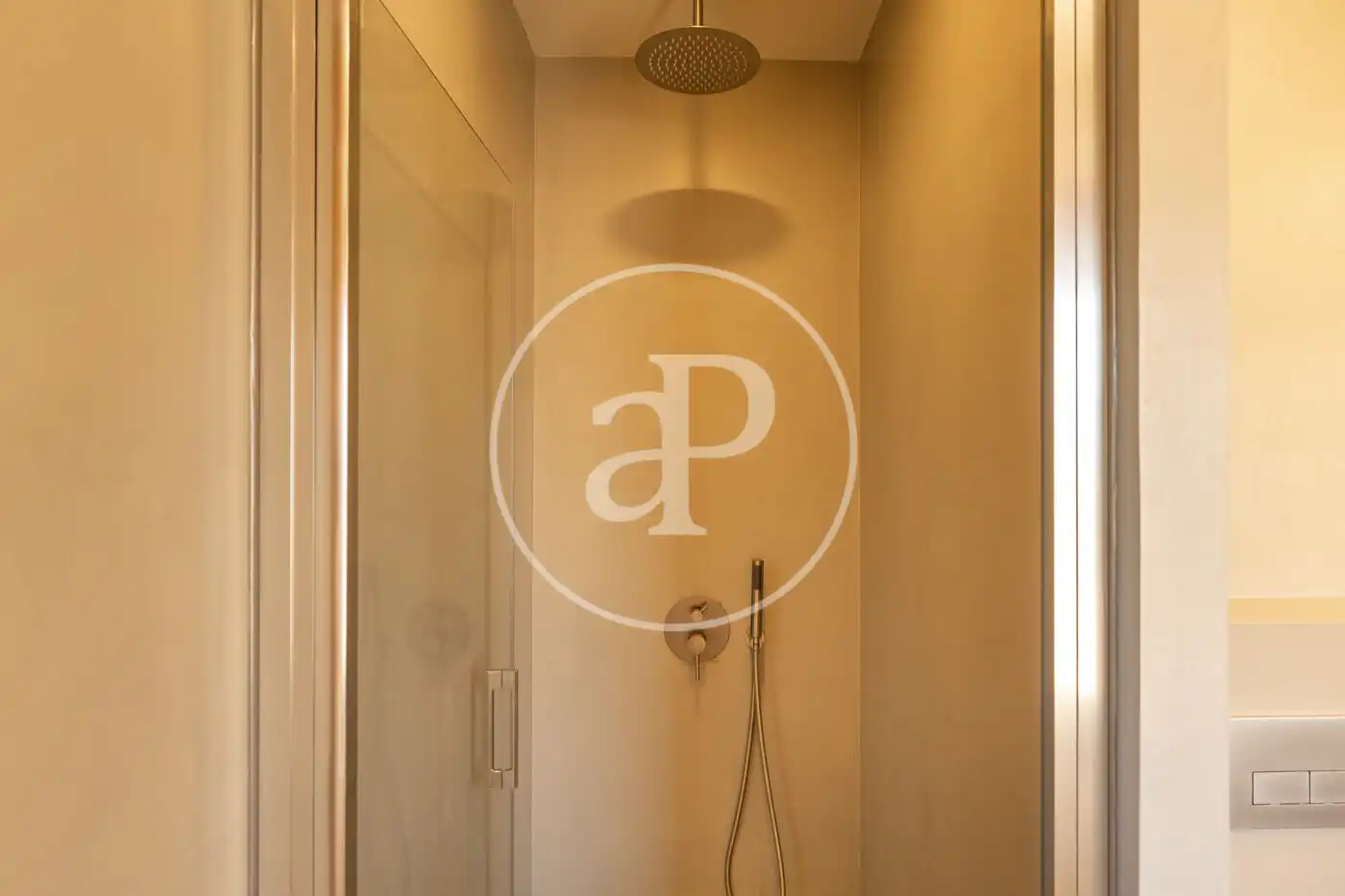 Bany de Pis en venda en Barcelona amb Aire condicionat, Calefacció i Terrassa