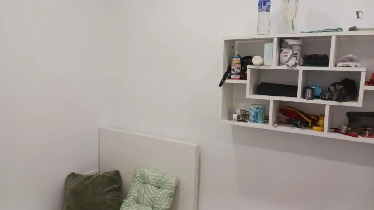 Dormitori de Apartament de lloguer en Madrid amb Moblat, Forn i Rentadora