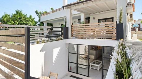 Elegante villa renovada con alojamiento para invitados y vistas panorámicas en el centro de Marbella