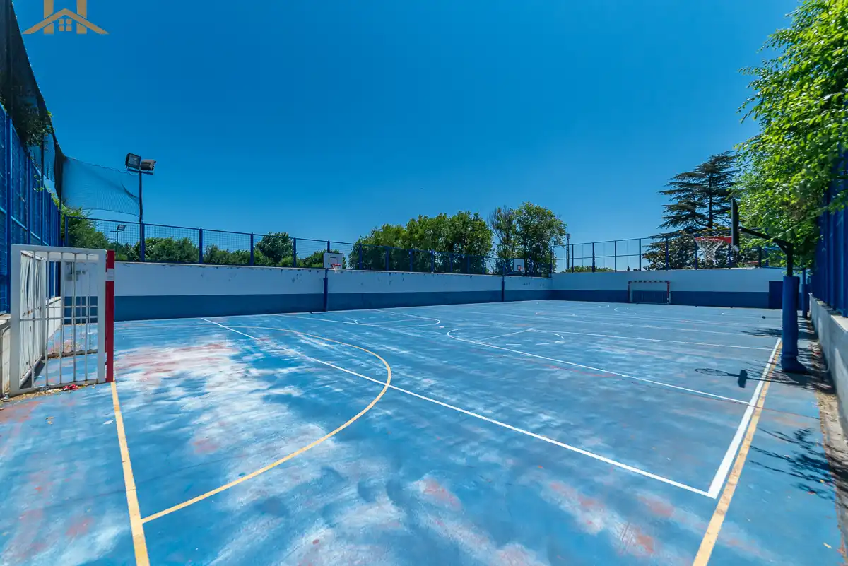 Aparcament de Pis en venda en Guadarrama amb Calefacció, Traster i Piscina comunitària