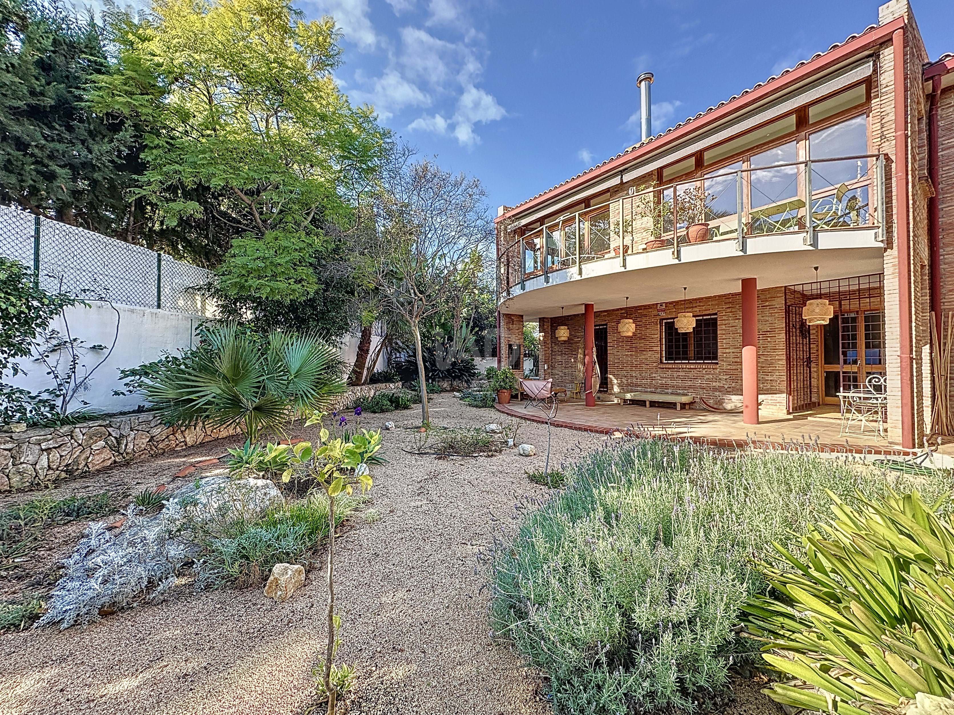 Garden of House or chalet for sale in Vilanova i la Geltrú  with Air Conditioner, Heating and Terrace