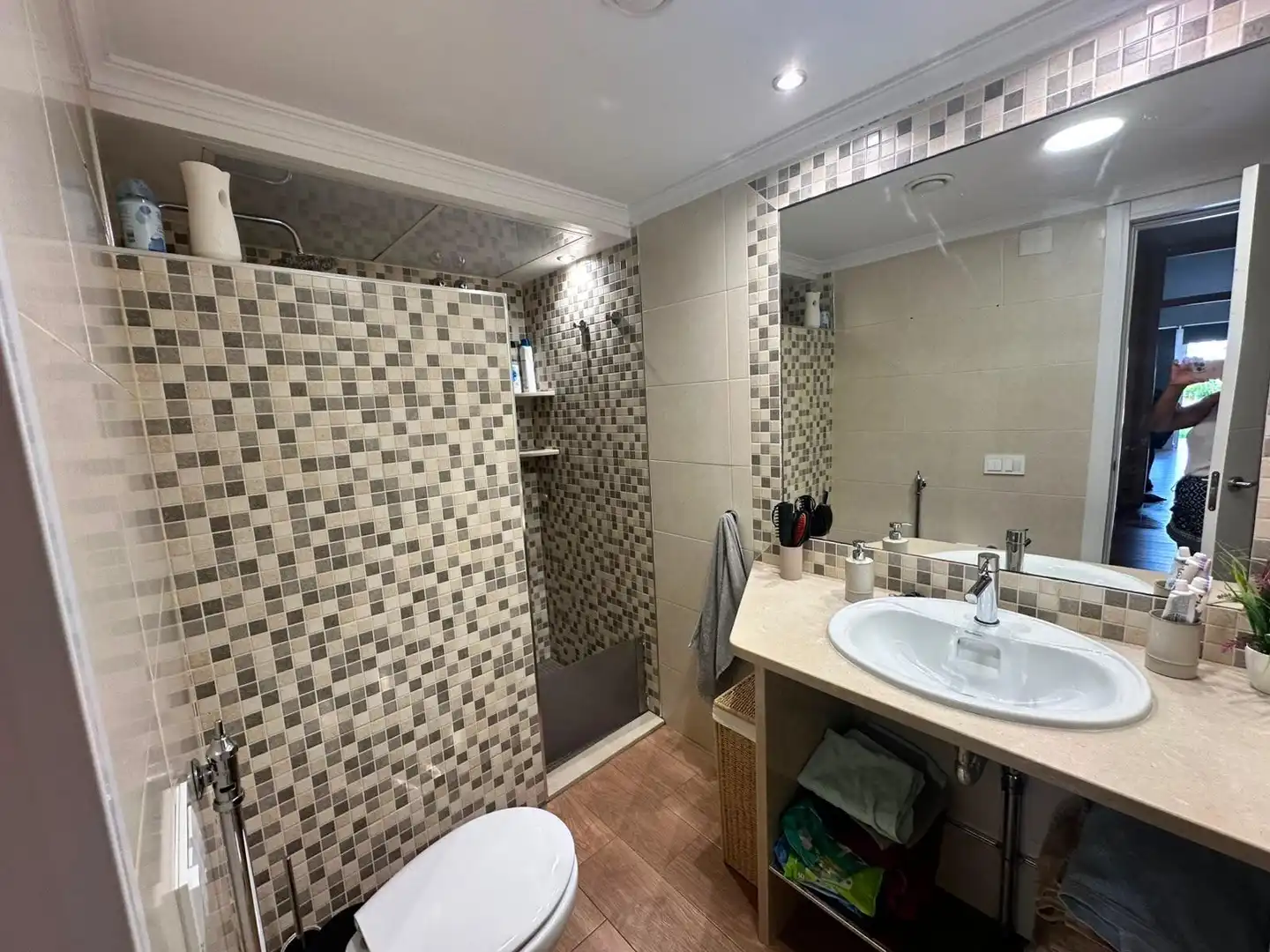 Baño de Estudio de alquiler en Torremolinos con Aire acondicionado, Jardín privado y Terraza