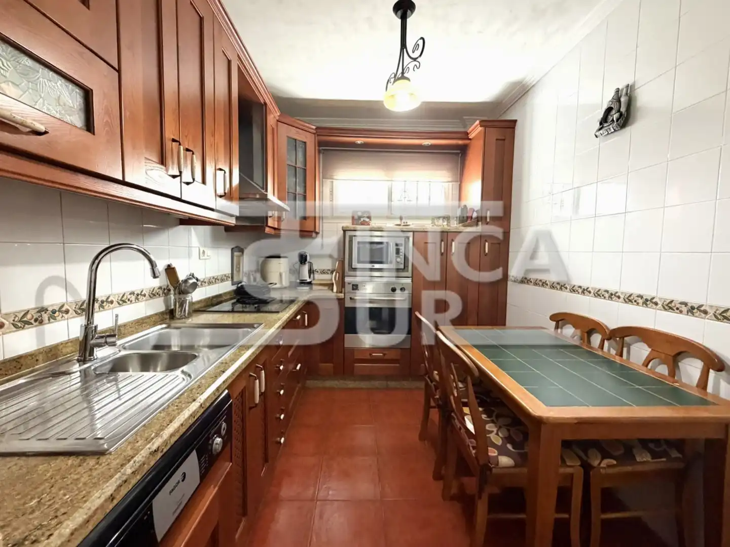 Cocina de Casa adosada en venta en Roquetas de Mar con Aire acondicionado, Calefacción y Terraza