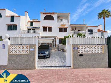 Adosado con piscina en venta en Nueva Torrevieja - Aguas Nuevas