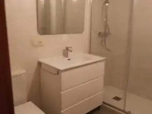 Badezimmer von Wohnung zur Miete in Centro