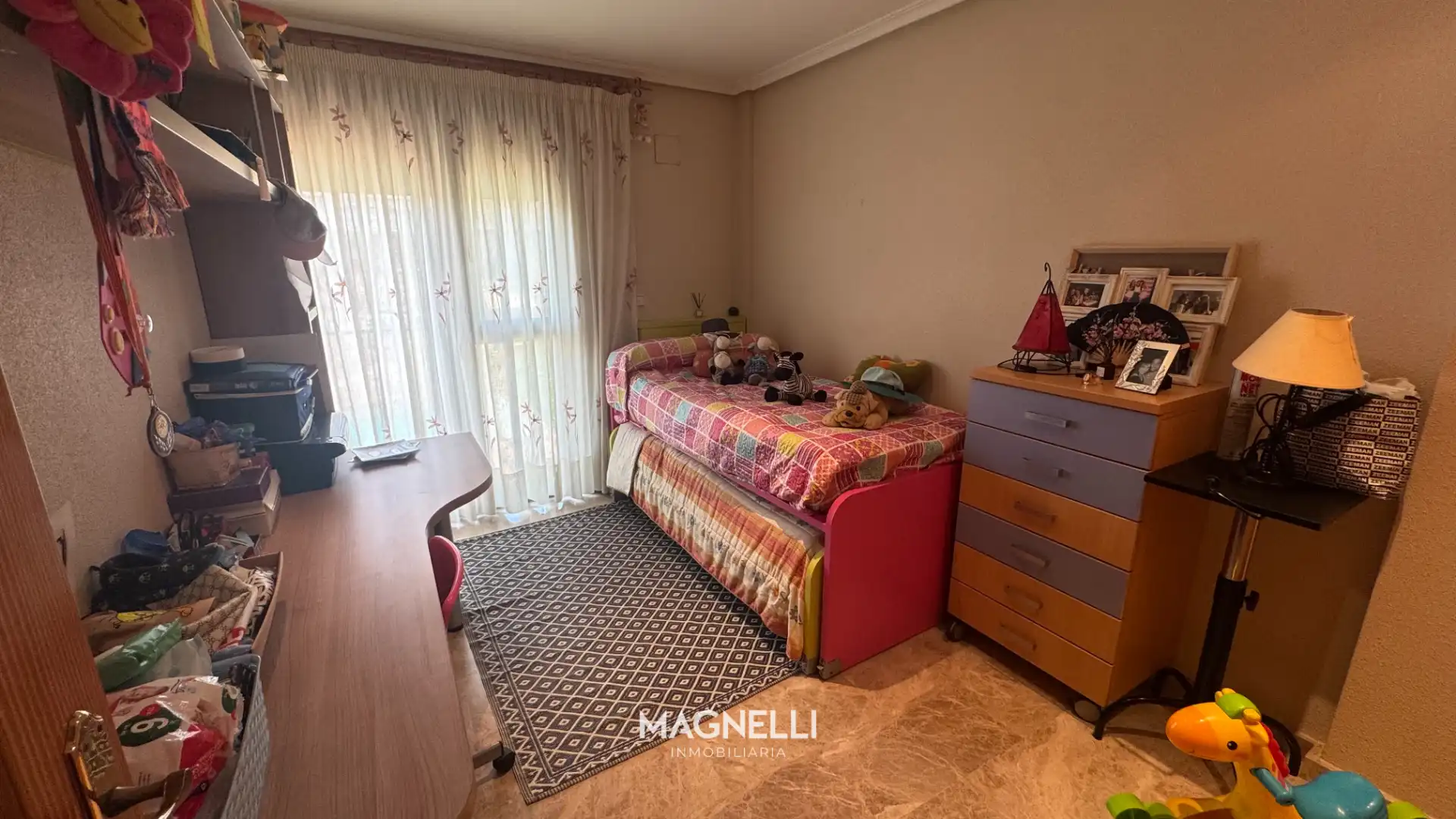 Habitación de Casa adosada en venta en Elda con Jardín privado, Amueblado y Balcón