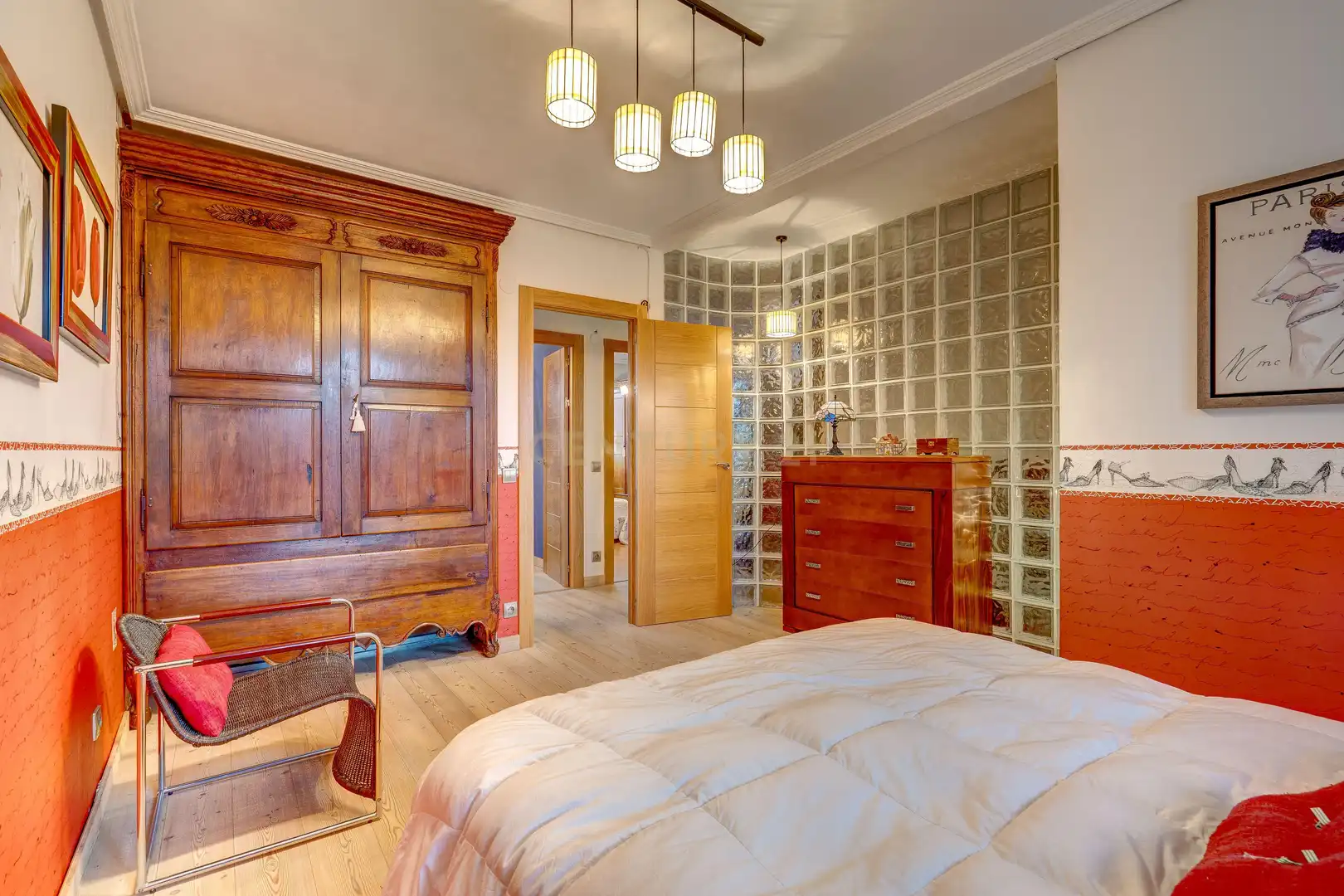 Schlafzimmer von Einfamilien-Reihenhaus zum Verkauf in Anguciana mit Privatgarten, Abstellraum und Schwimmbad