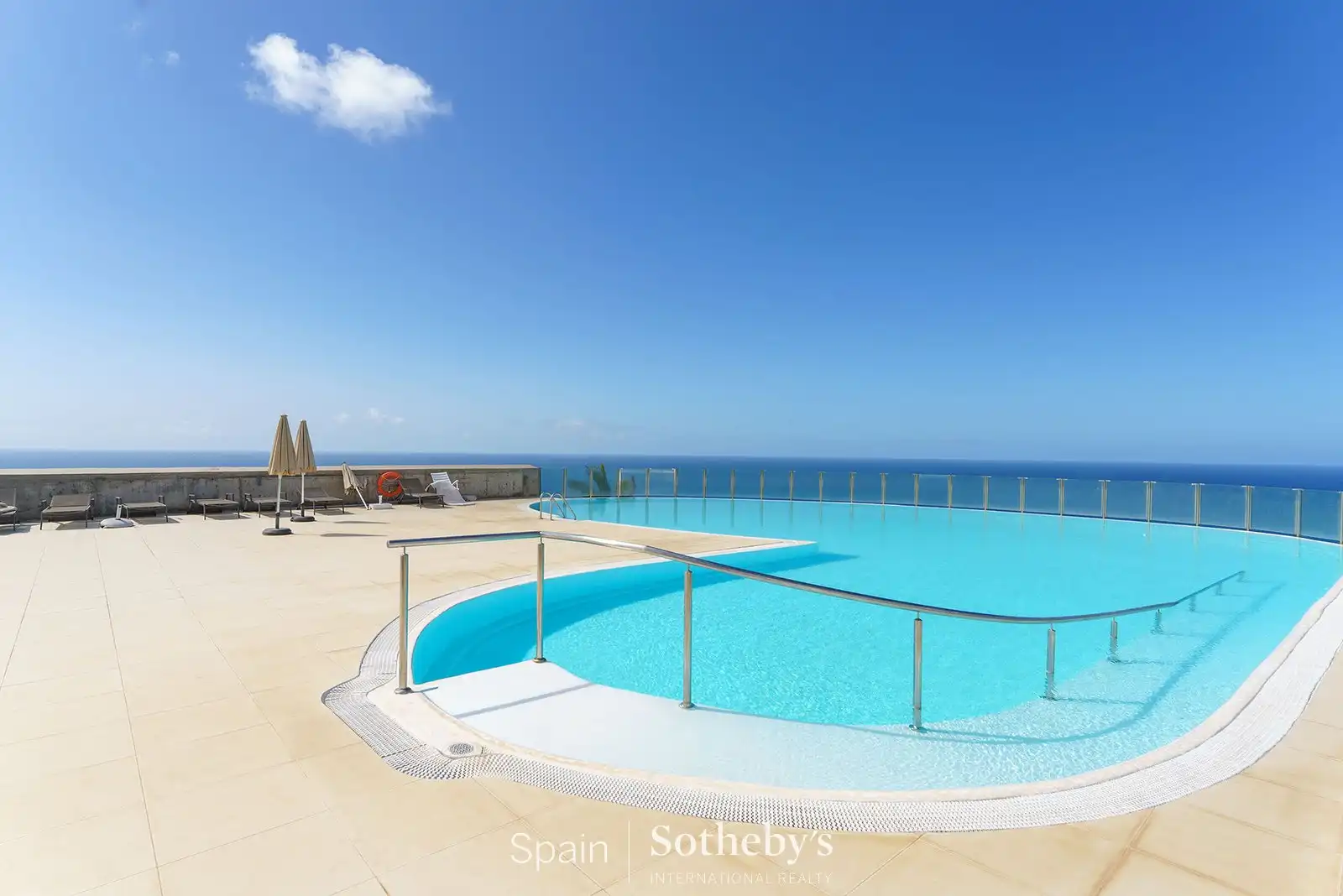 Schwimmbecken von Dachboden zum Verkauf in Mogán mit Klimaanlage, Heizung und Terrasse