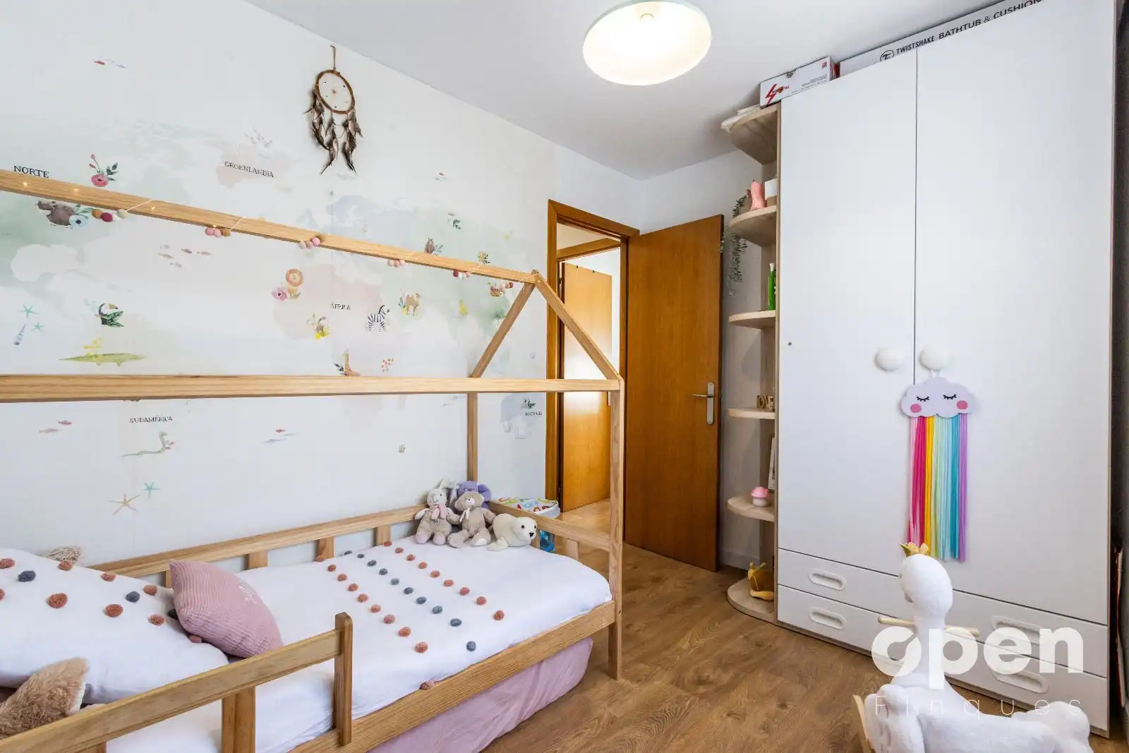 Bedroom of Flat for sale in Terrassa  with Air Conditioner, Heating and Parquet flooring