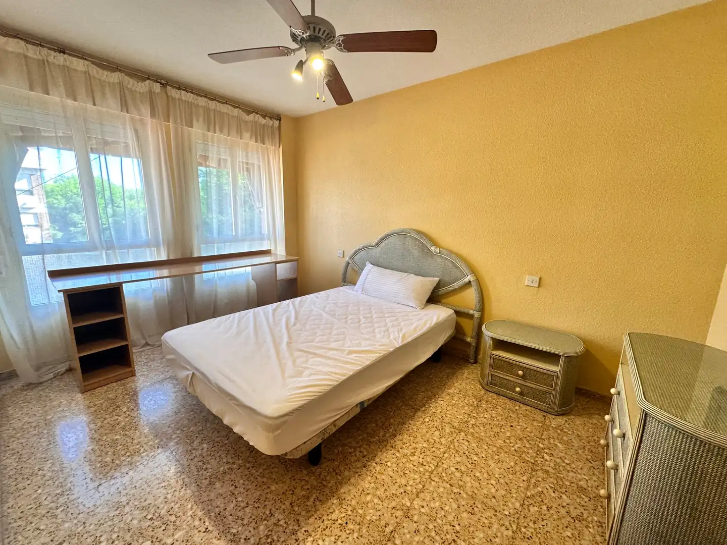 Bedroom of Flat for share in Centro