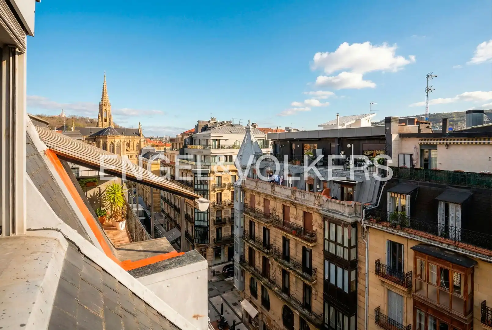 Außenansicht von Maisonette zum Verkauf in Donostia - San Sebastián  mit Heizung