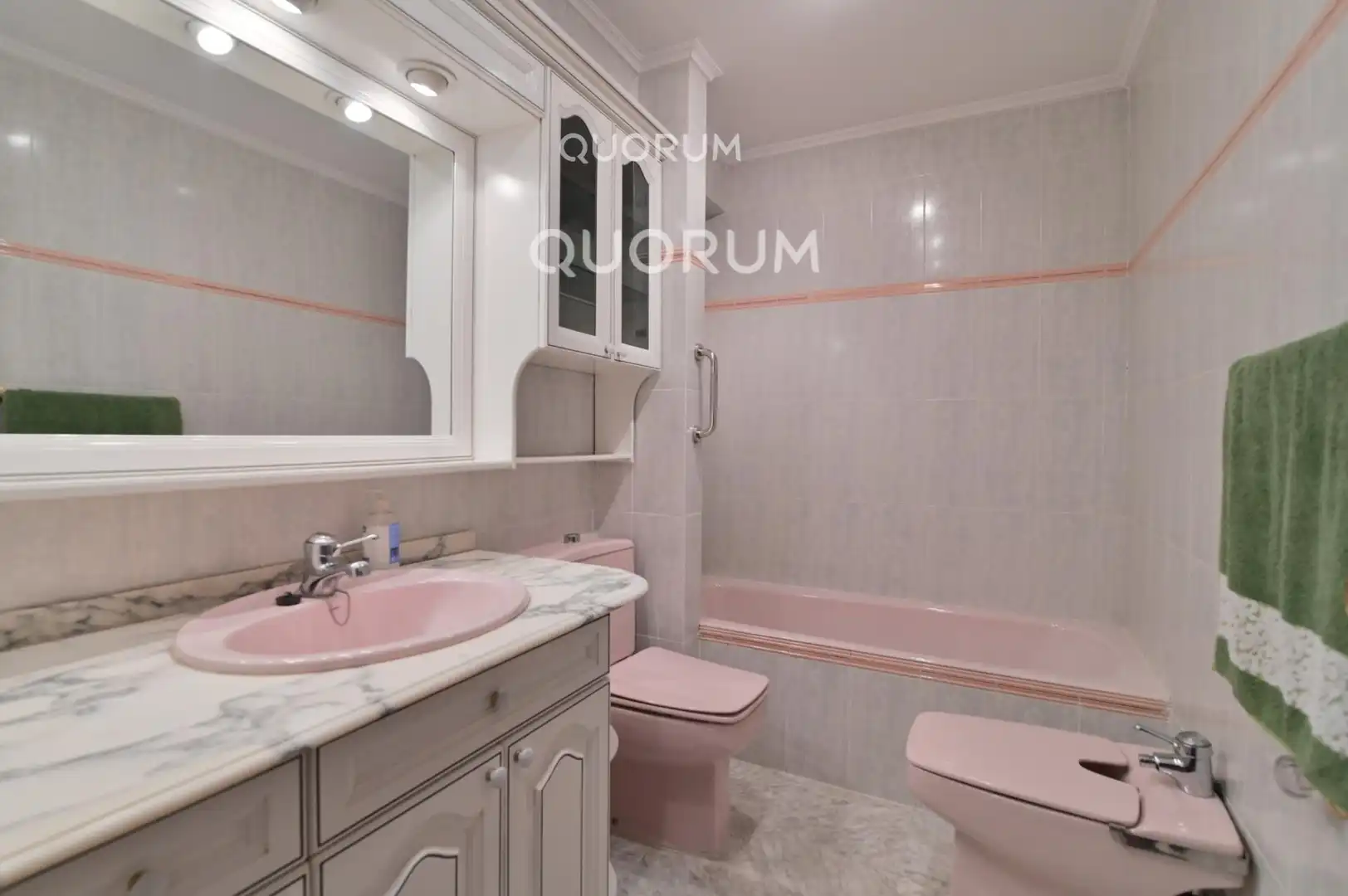 Bathroom of Flat for sale in Bilbao   with Heating and Furnished
