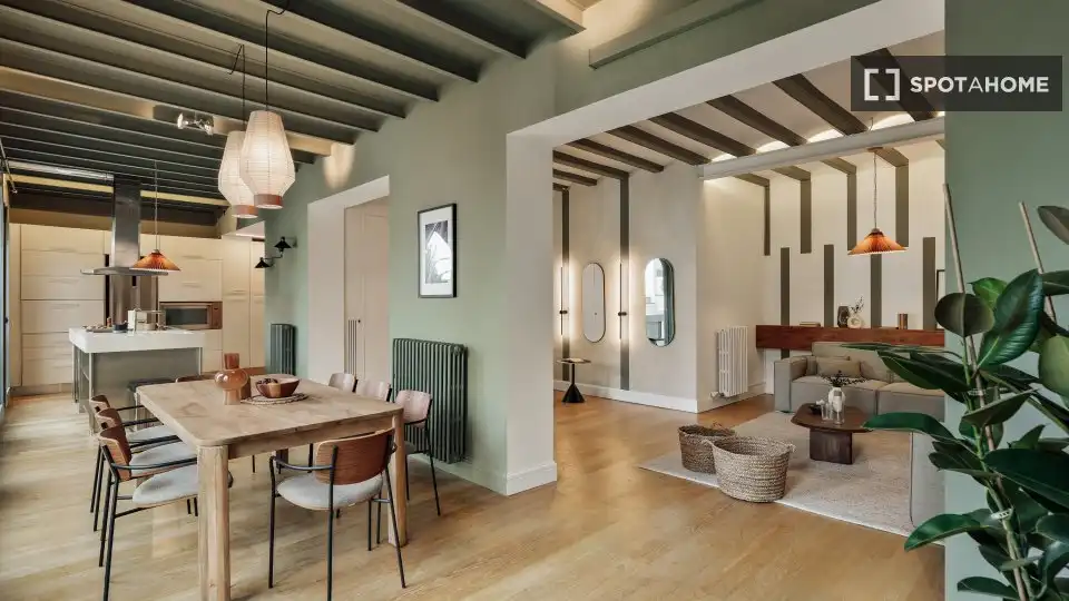 Menjador de Apartament per a compartir en Barcelona amb Aire condicionat, Terrassa i Moblat