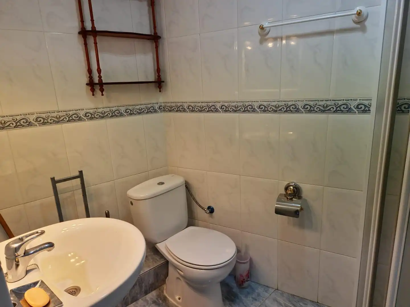 Baño de Casa adosada en venta en Cacabelos con Calefacción y Balcón