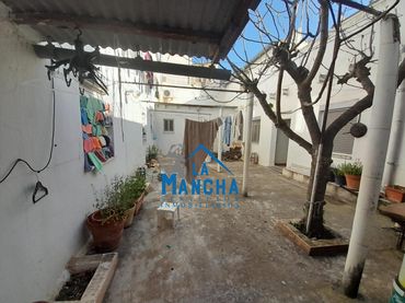 Casa amb balcó en venda a Calle TOBA, LA