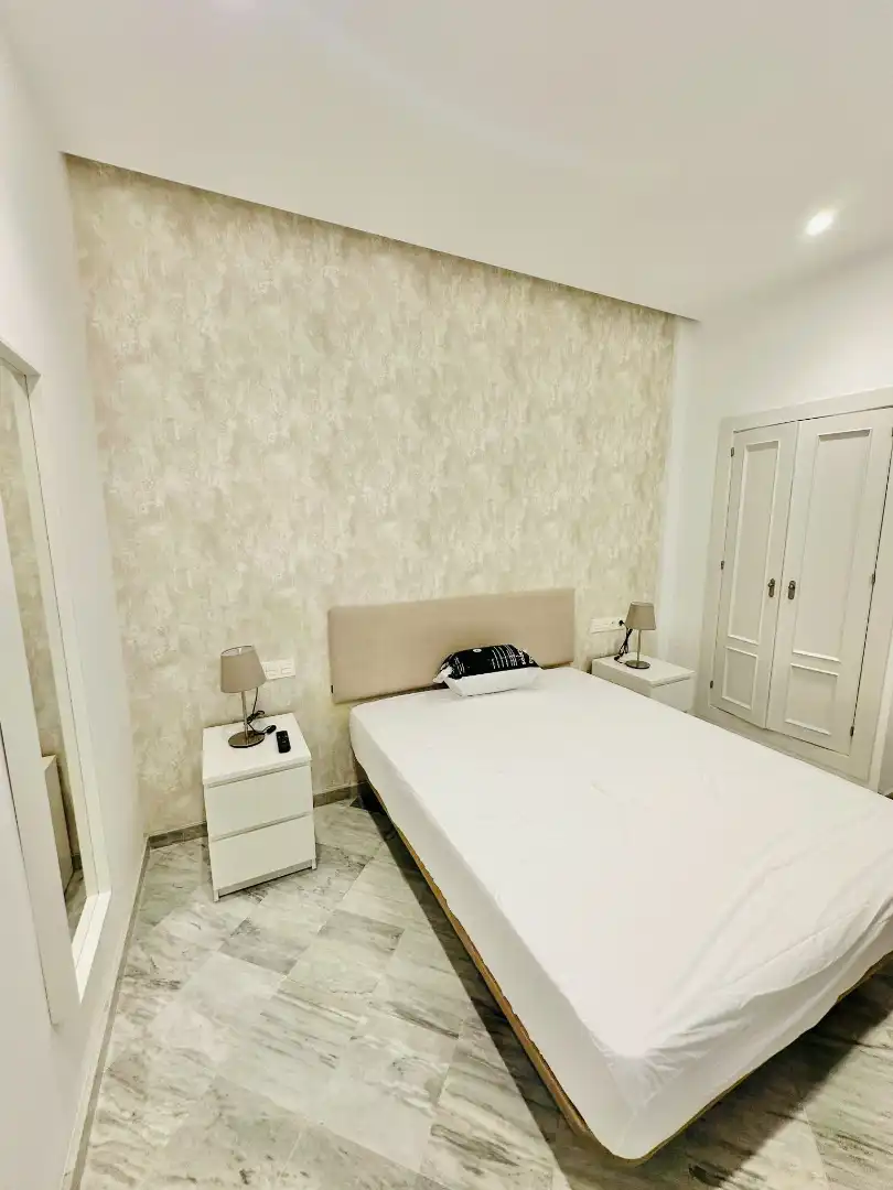 Flat for rent in Calle Gran Vía de Colón, Centro - Sagrario