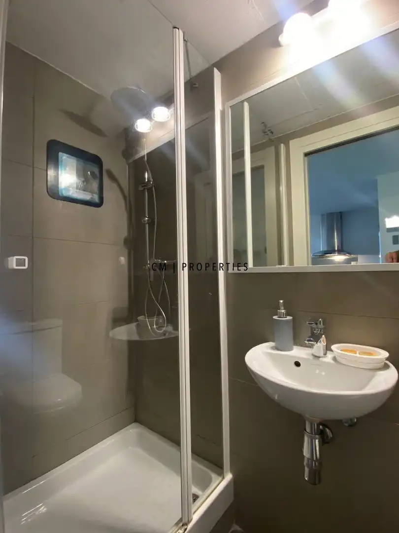 Bathroom of Flat for rent in Valencia  with Air Conditioner, Heating and Terrace