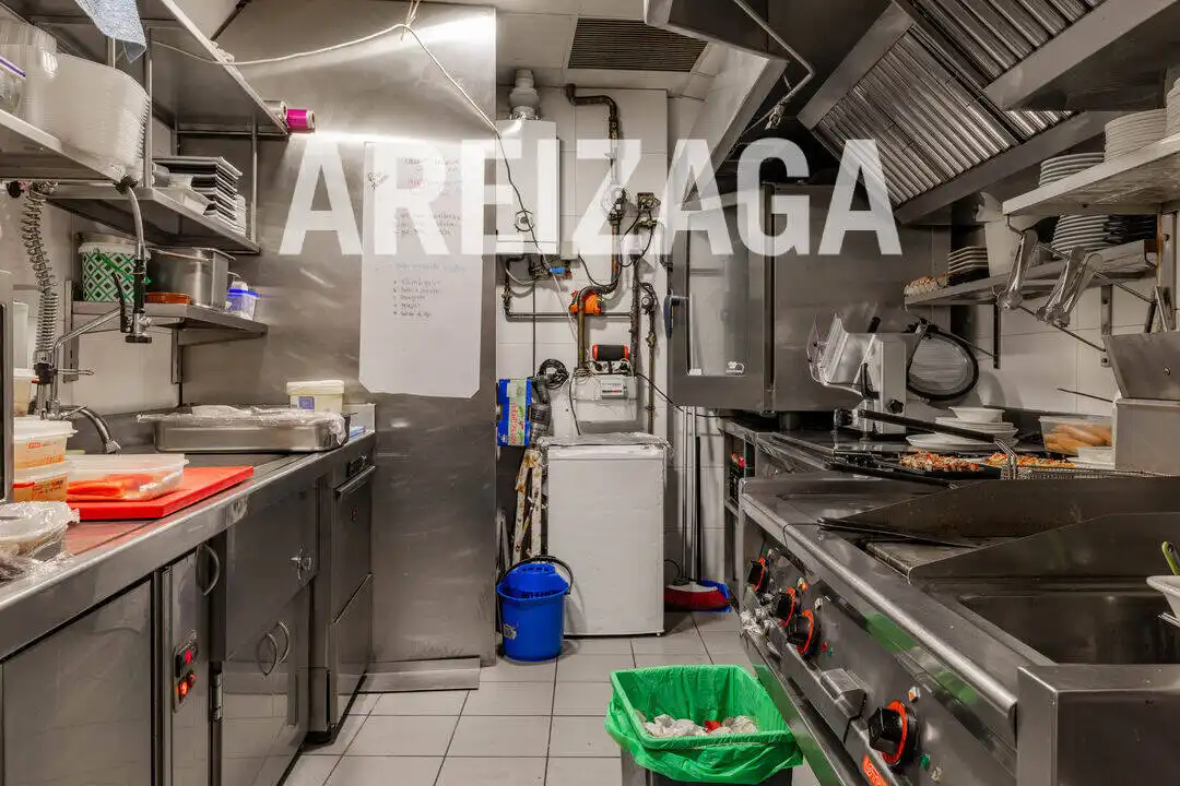 Cuina de Local de lloguer en Donostia - San Sebastián  amb Moblat