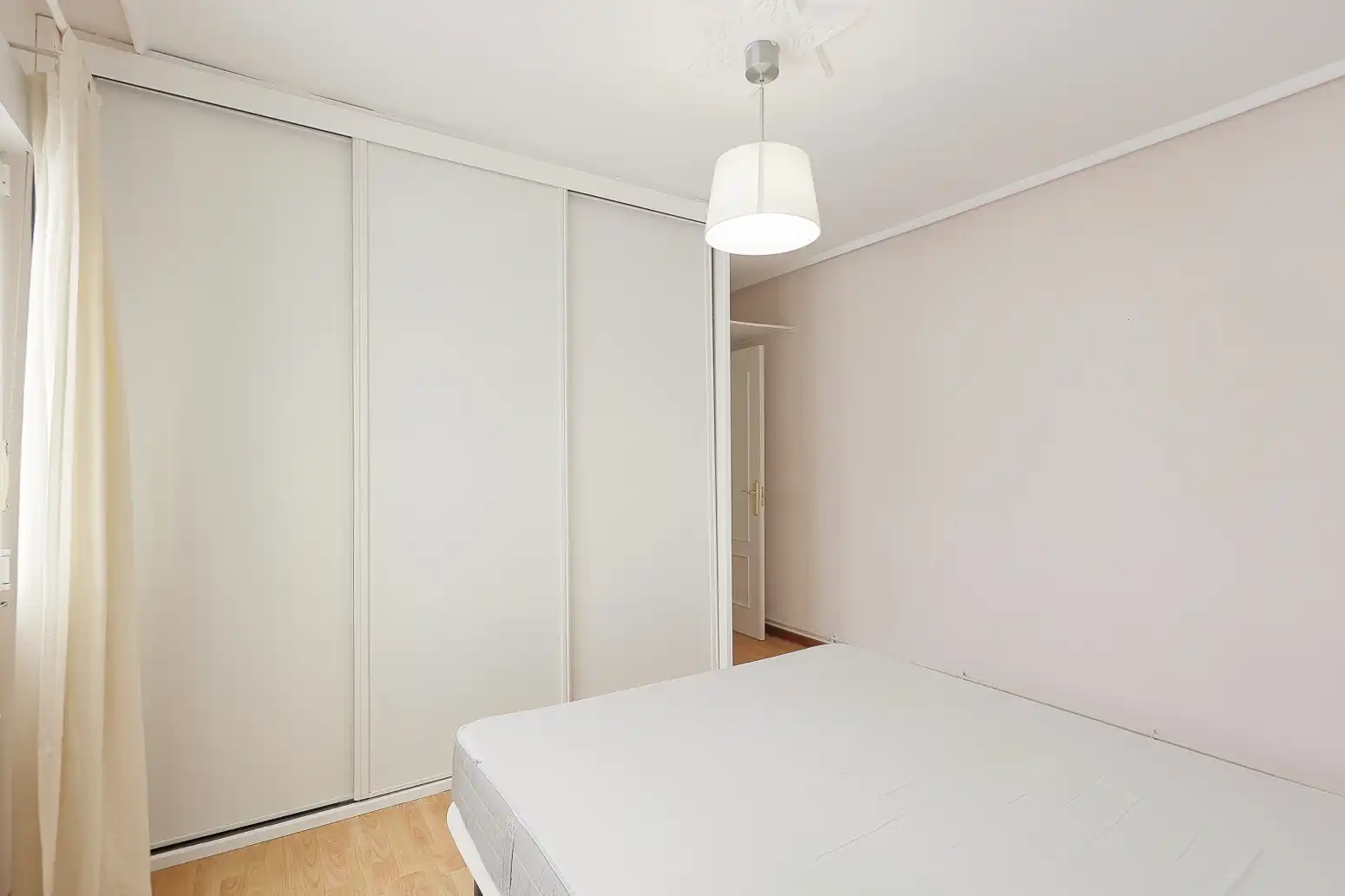 Habitación de Piso en venta en Gijón  con Calefacción, Terraza y Amueblado