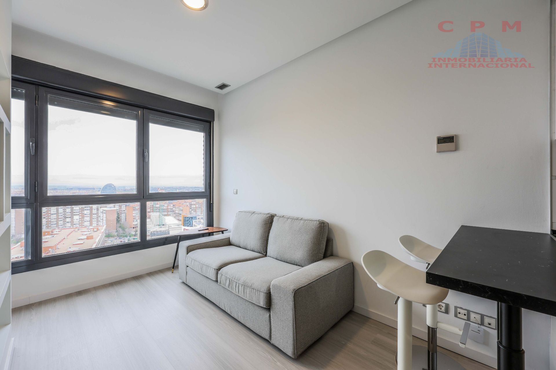 Living room of Flat to rent in  Madrid Capital  with Air Conditioner, Heating and Parquet flooring