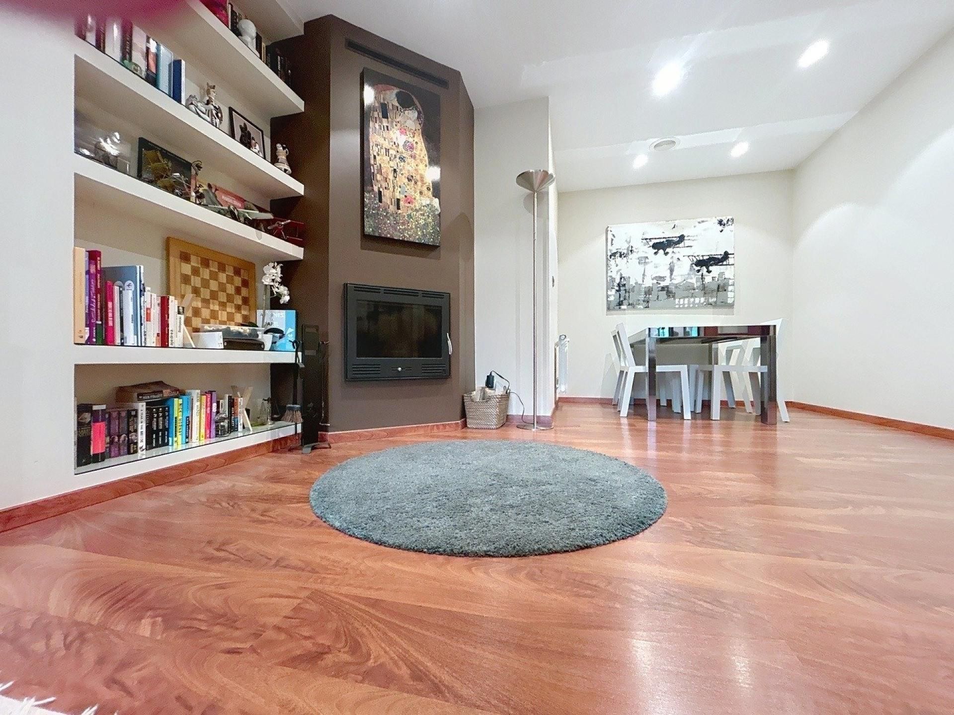 Sala d'estar de Dúplex en venda en Santiago de Compostela  amb Calefacció