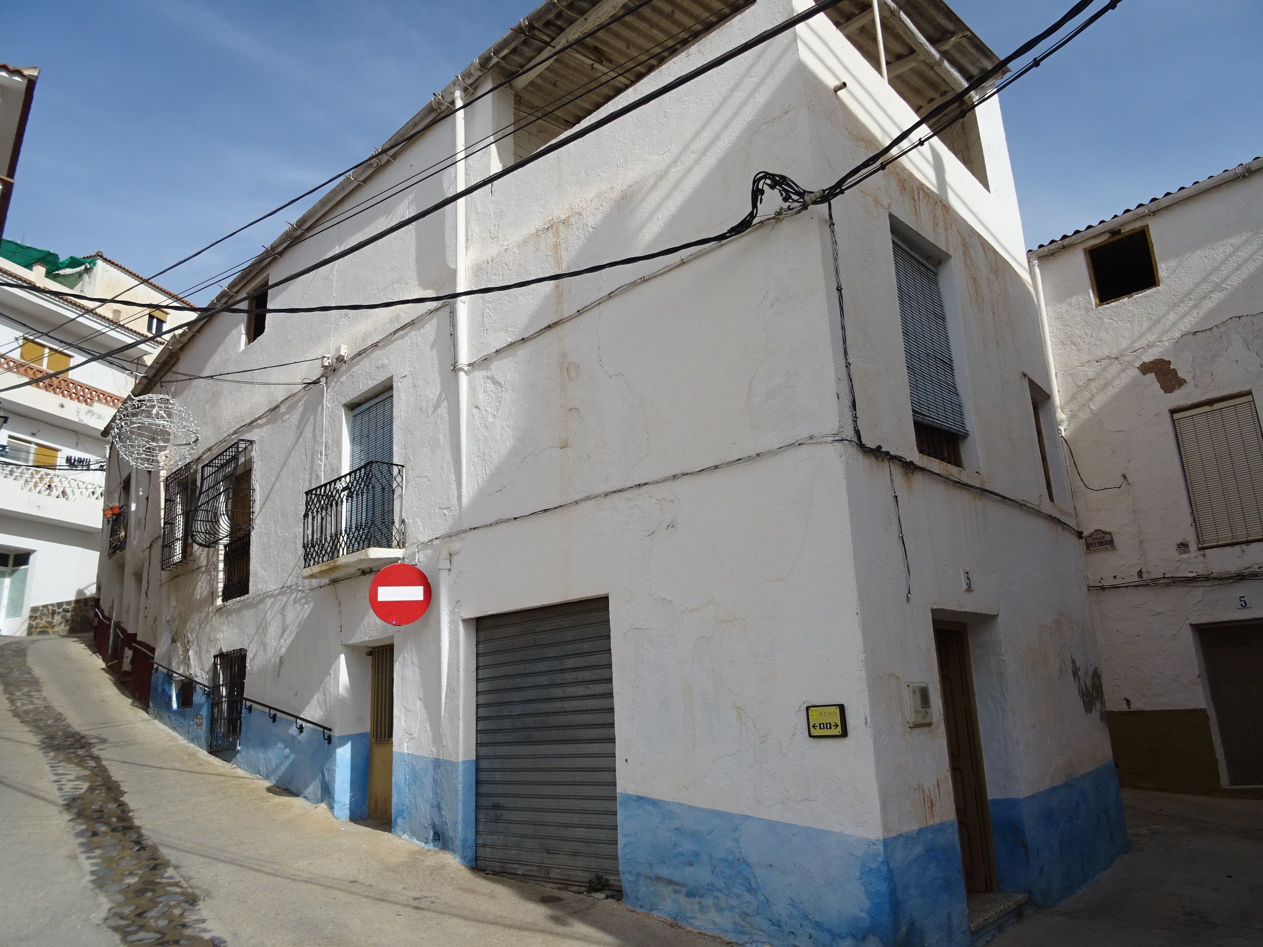 Vista exterior de Casa adosada en venda en Cádiar amb Terrassa i Moblat