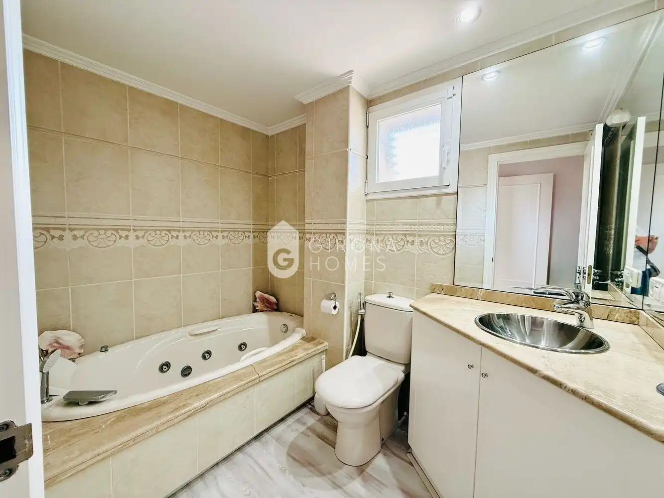 Baño de Casa adosada en venta en Girona con Aire acondicionado, Calefacción y Terraza