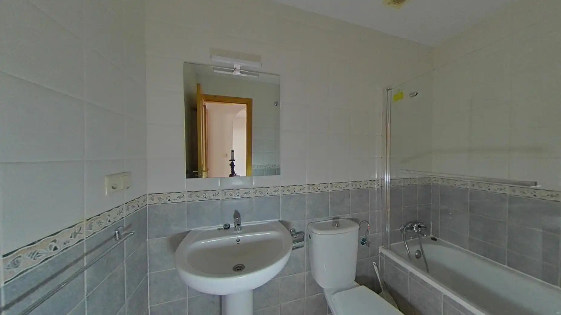 Baño de Piso en venta en Torrevieja con Piscina