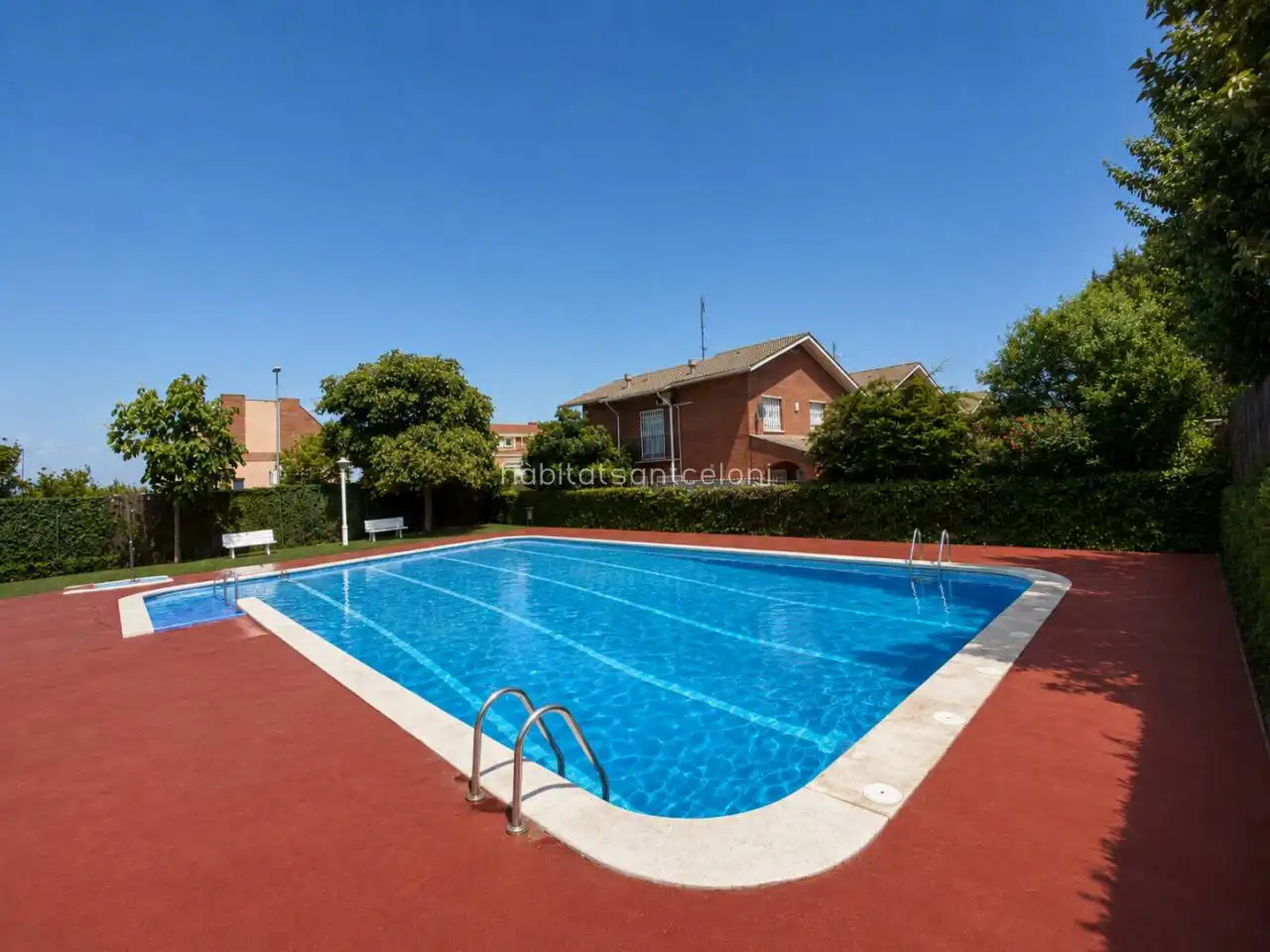 Piscina de Casa adosada en venda en Cerdanyola del Vallès amb Calefacció, Jardí privat i Piscina comunitària