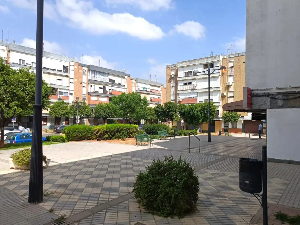 Vista exterior de Pis en venda en Dos Hermanas