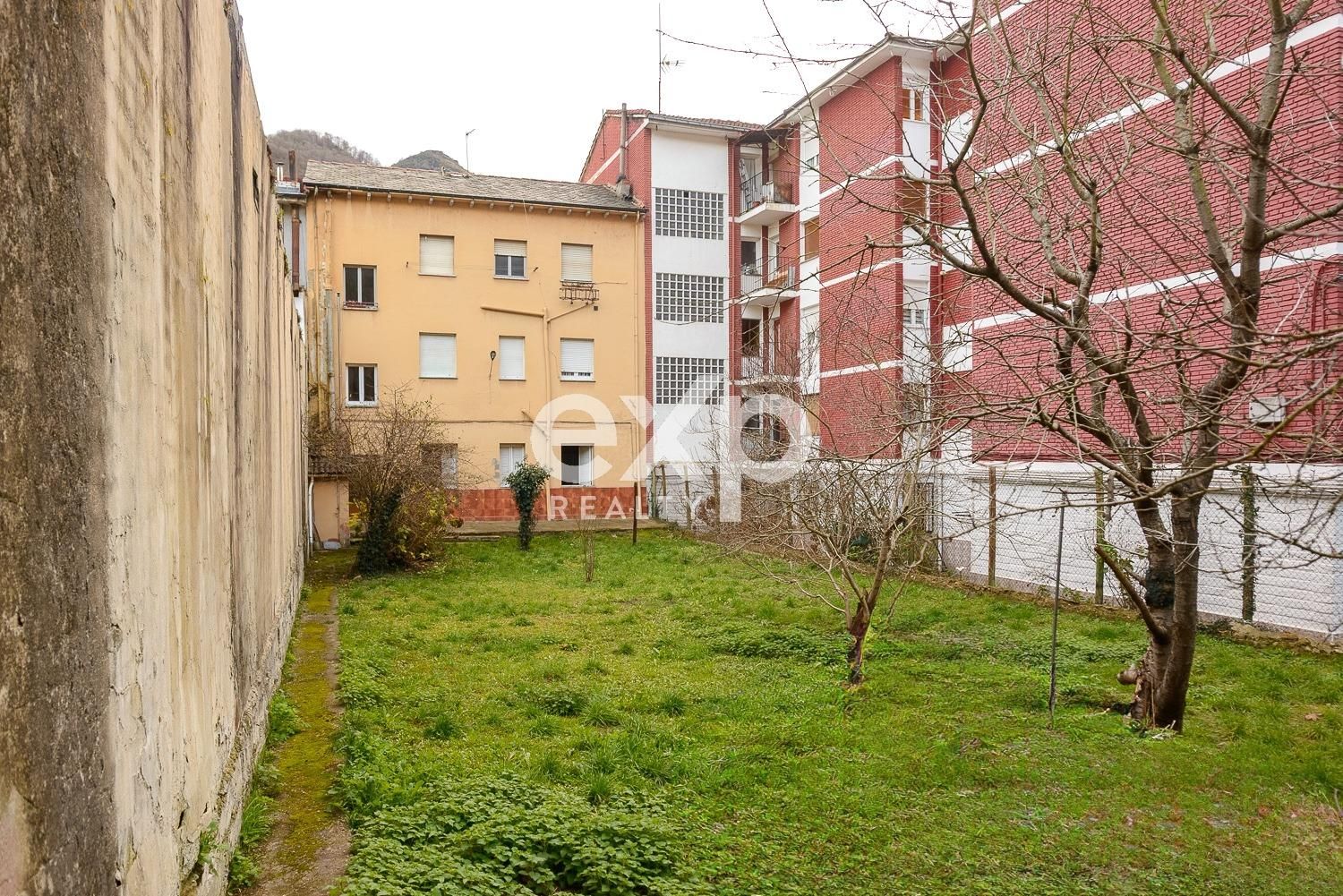 Casa adosada en venda en Mieres (Asturias) amb Terrassa, Traster i Moblat