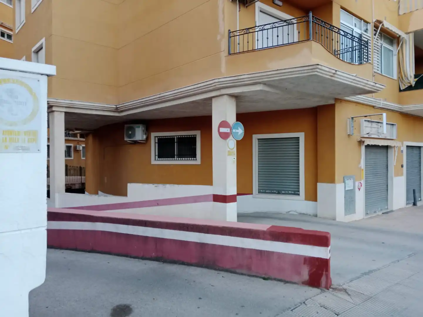Außenansicht von Garage zum Verkauf in Aspe