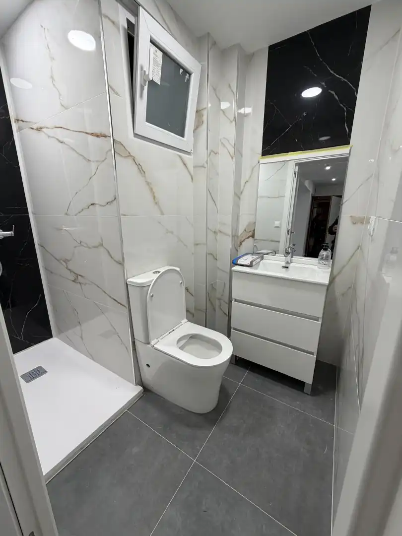 Bathroom of Flat for sale in Palencia  with Air Conditioner, Heating and Parquet flooring
