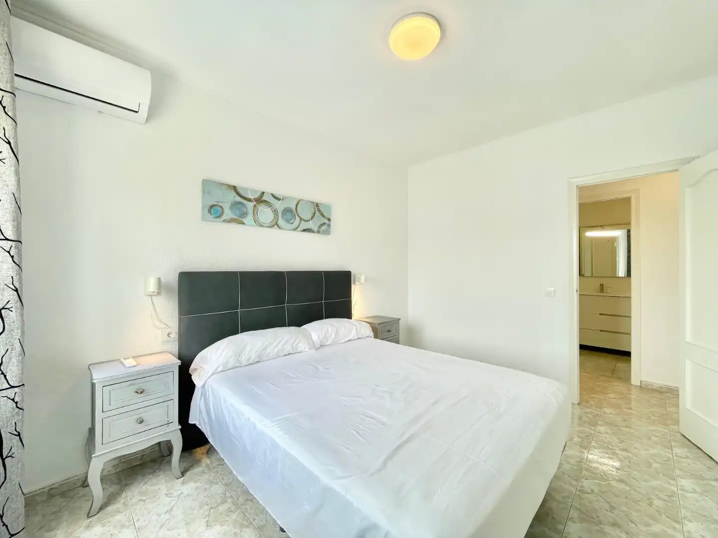 Habitación de Apartamento de alquiler en Torrevieja con Aire acondicionado, Calefacción y Terraza