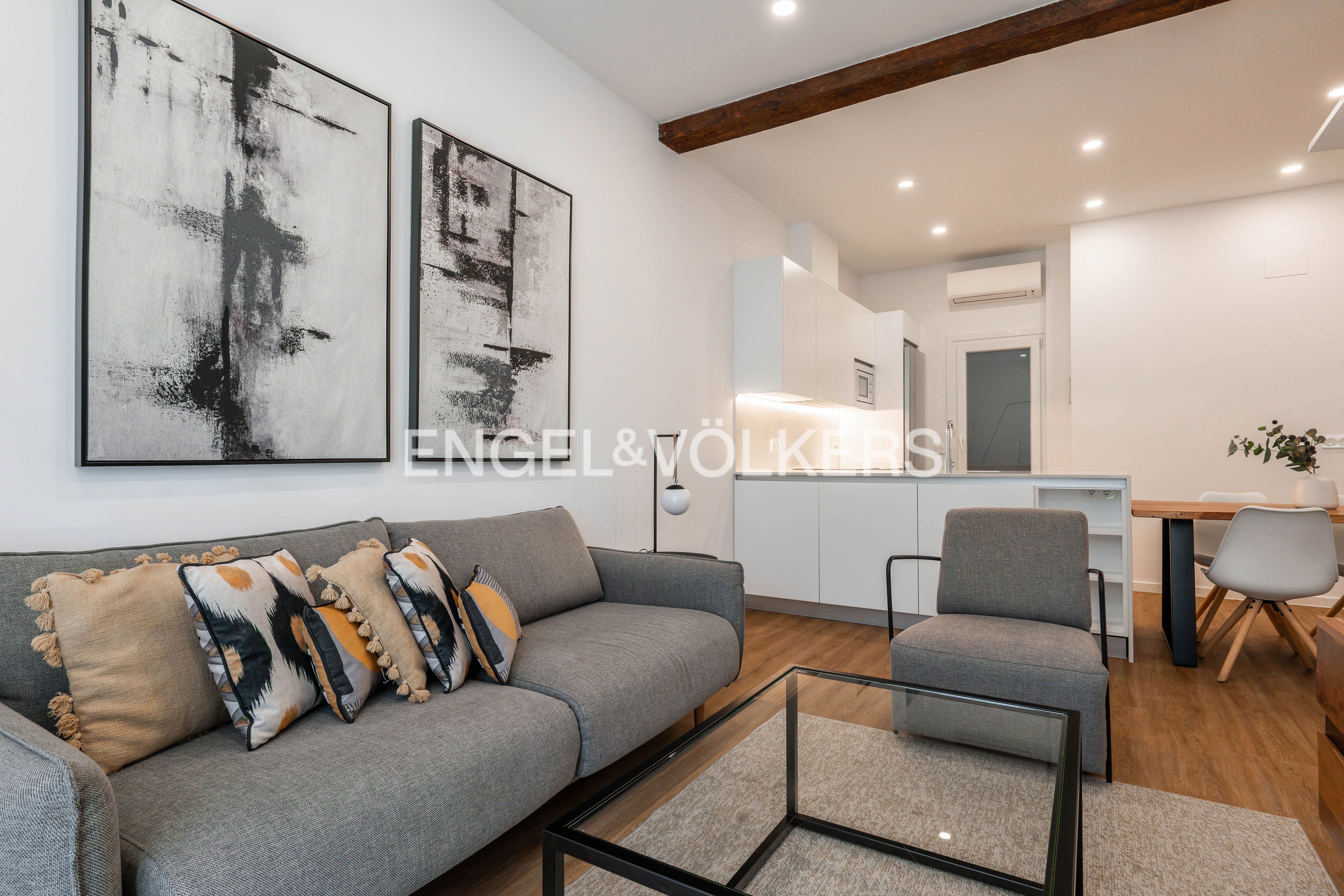 Living room of Apartment for sale in Donostia - San Sebastián   with Air Conditioner, Heating and Furnished