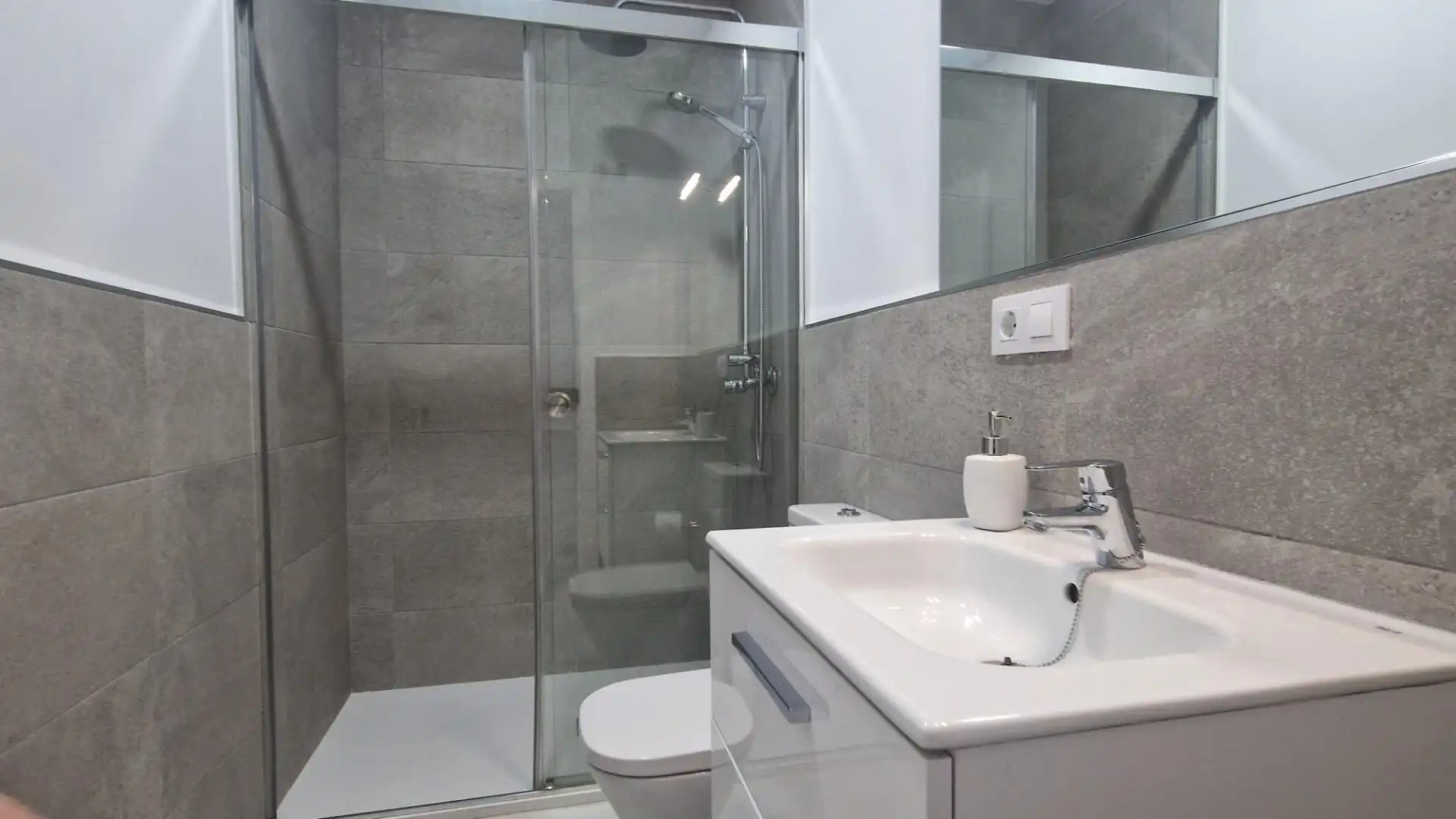 Badezimmer von Wohnung zur Miete in Jerez de la Frontera mit Klimaanlage und Möbliert