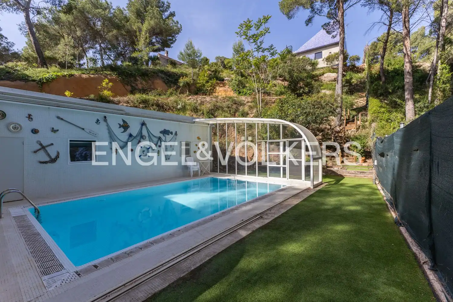Swimming pool of Houses for sale in Gilet  with Air Conditioner, Heating and Private garden