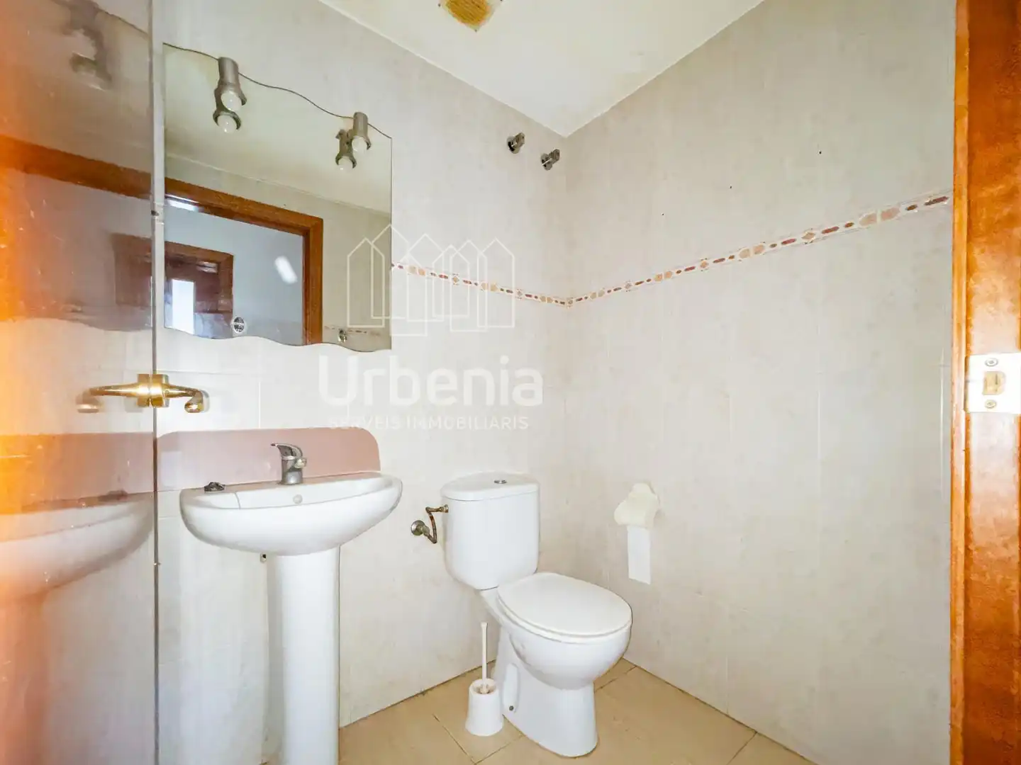 Bathroom of Flat for sale in Canyamars